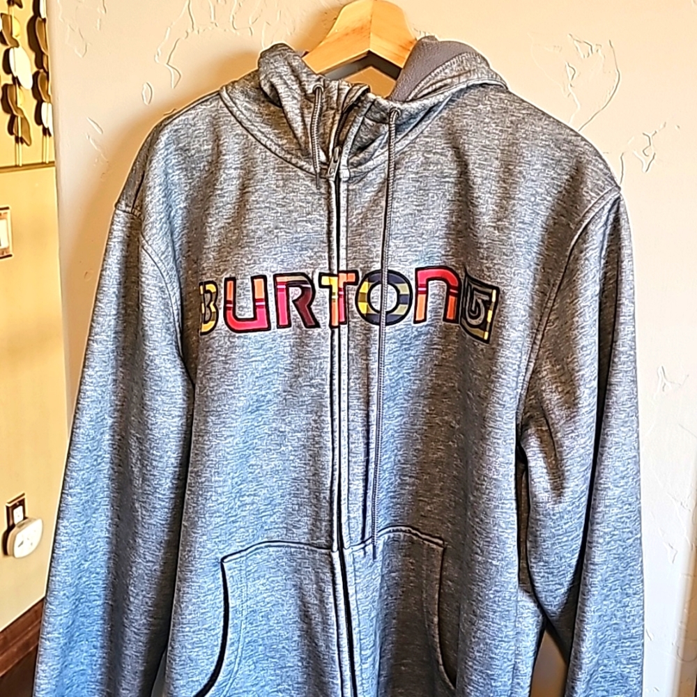 Hooded zip-up sweatshirt